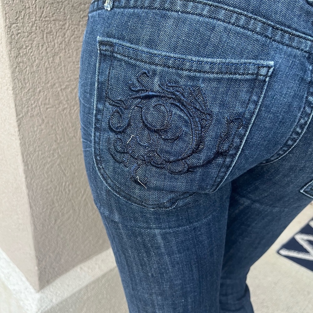 Cute vintage Miss Me Jeans size 26. Pocket detail.